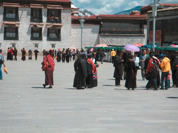 5ti092_Lhasa_omgevingJokhang01