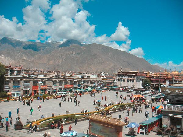 5ti093_Lhasa_omgevingJokhang02