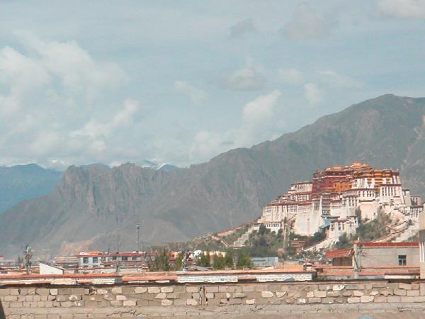 5ti137_Lhasa_Potala_vanaf_dak_hotel